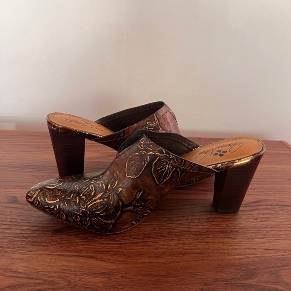 Patricia Nash Sz 10 Brown Gold Slip On 3in Heels Ruffina Mule Tooled Leather - Picture 9 of 13